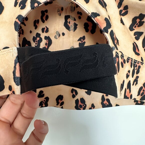 FABLETICS | Sports Bra On the Go Midi Medium Impact | Desert Leopard | Size: M - Picture 5 of 11